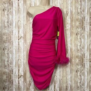ONE SHOULDER RUCHED
FEATHER DRESS SIZE M